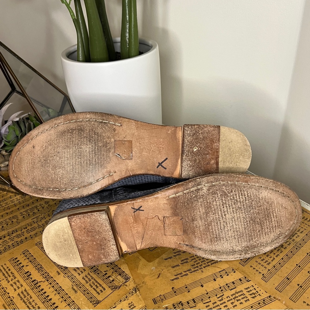 Free People Navy Perforated Leather Snap Button Zip Ankle Booties 40 - Picture 14 of 16